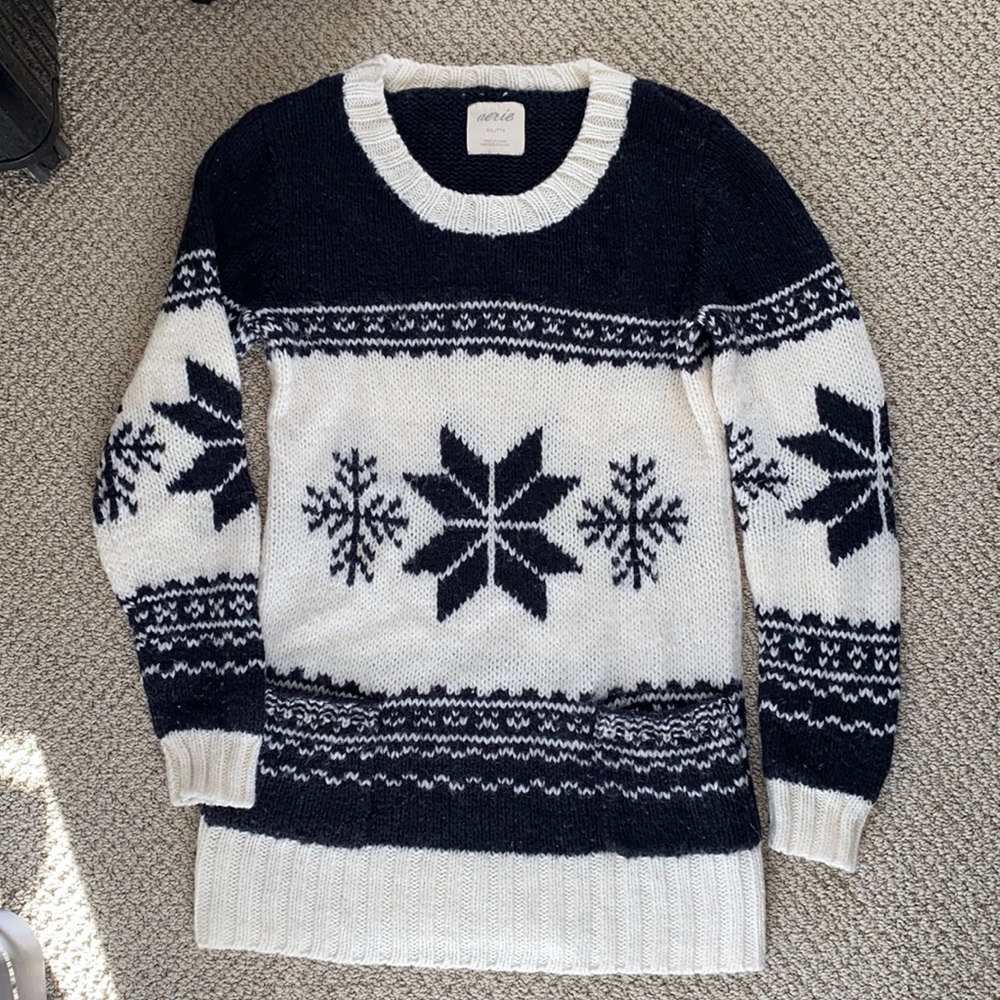 Aerie women’s sweater
